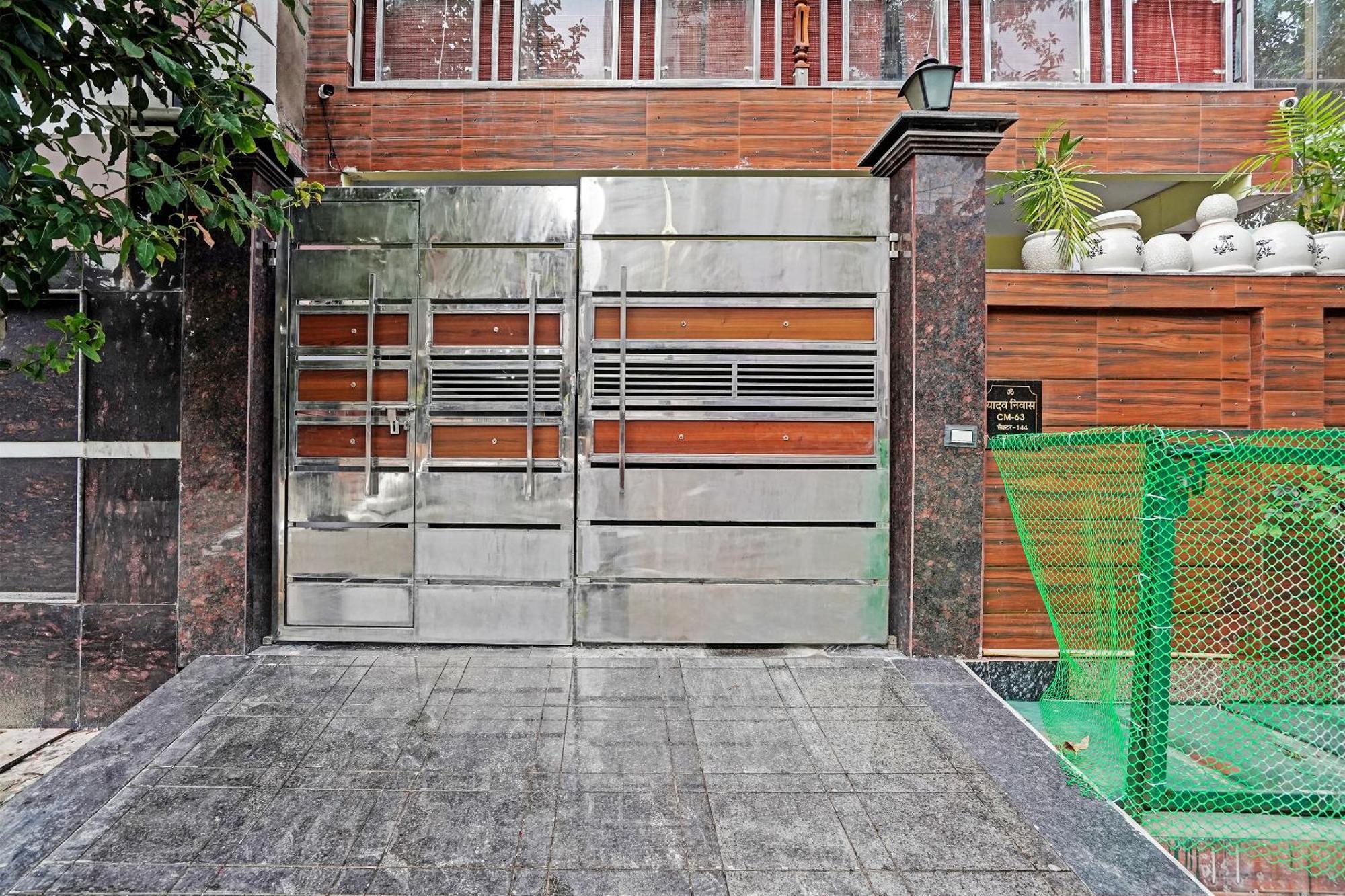Play- Platinum Sector144 Couple Friendly Hotell Noida Exteriör bild