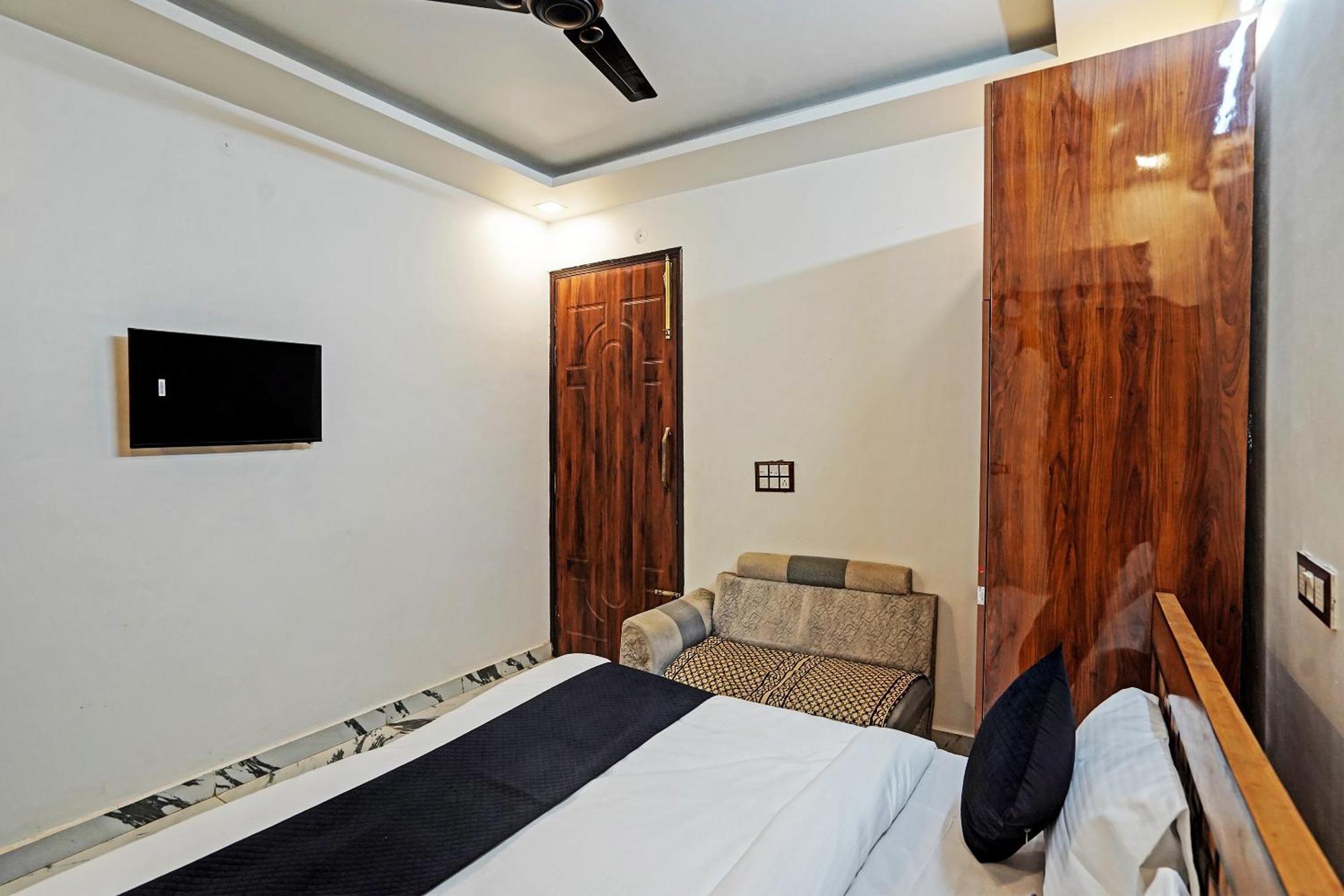 Play- Platinum Sector144 Couple Friendly Hotell Noida Exteriör bild