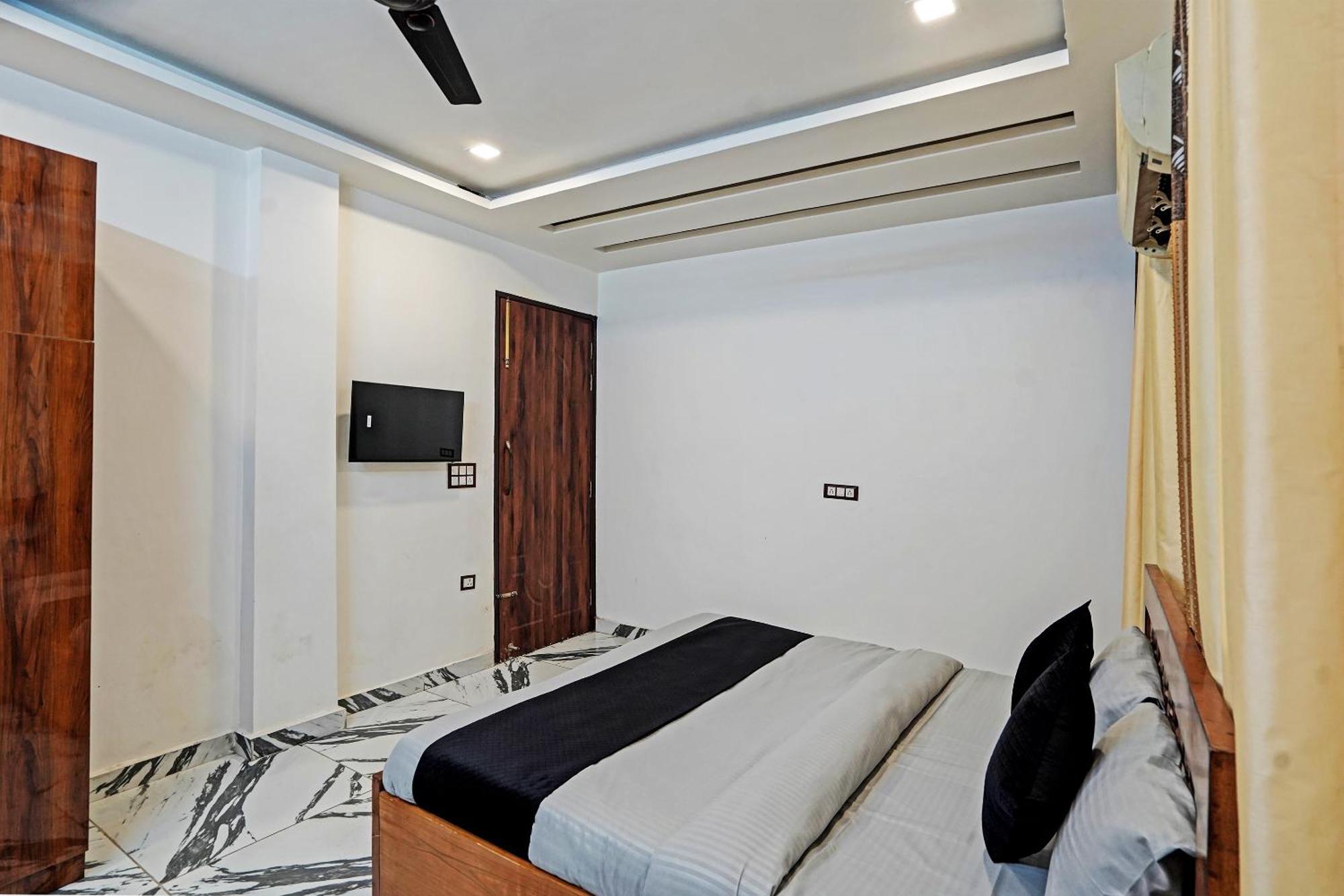 Play- Platinum Sector144 Couple Friendly Hotell Noida Exteriör bild