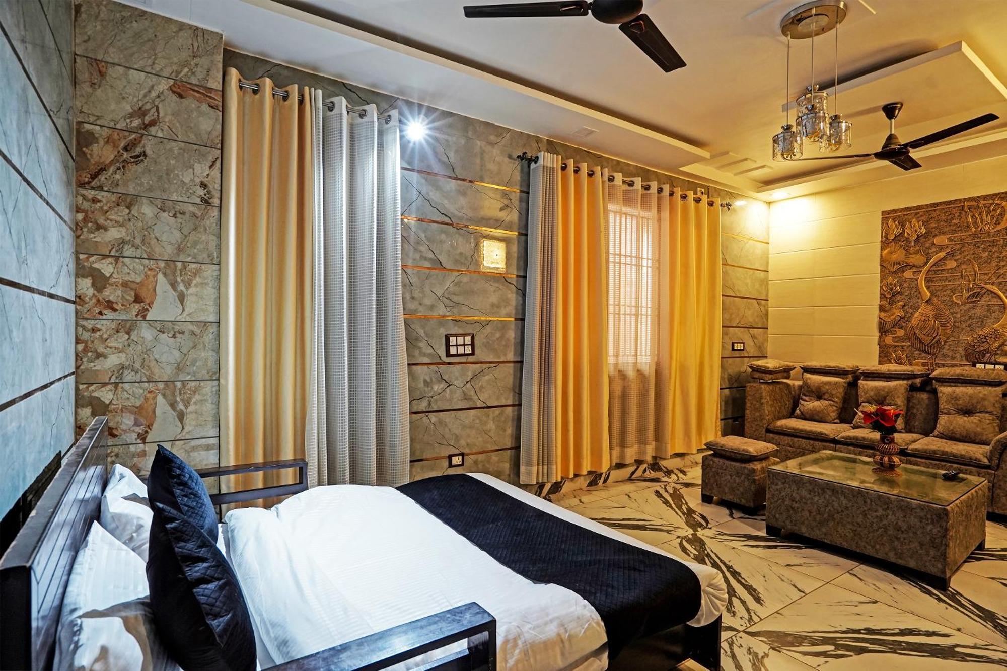 Play- Platinum Sector144 Couple Friendly Hotell Noida Exteriör bild