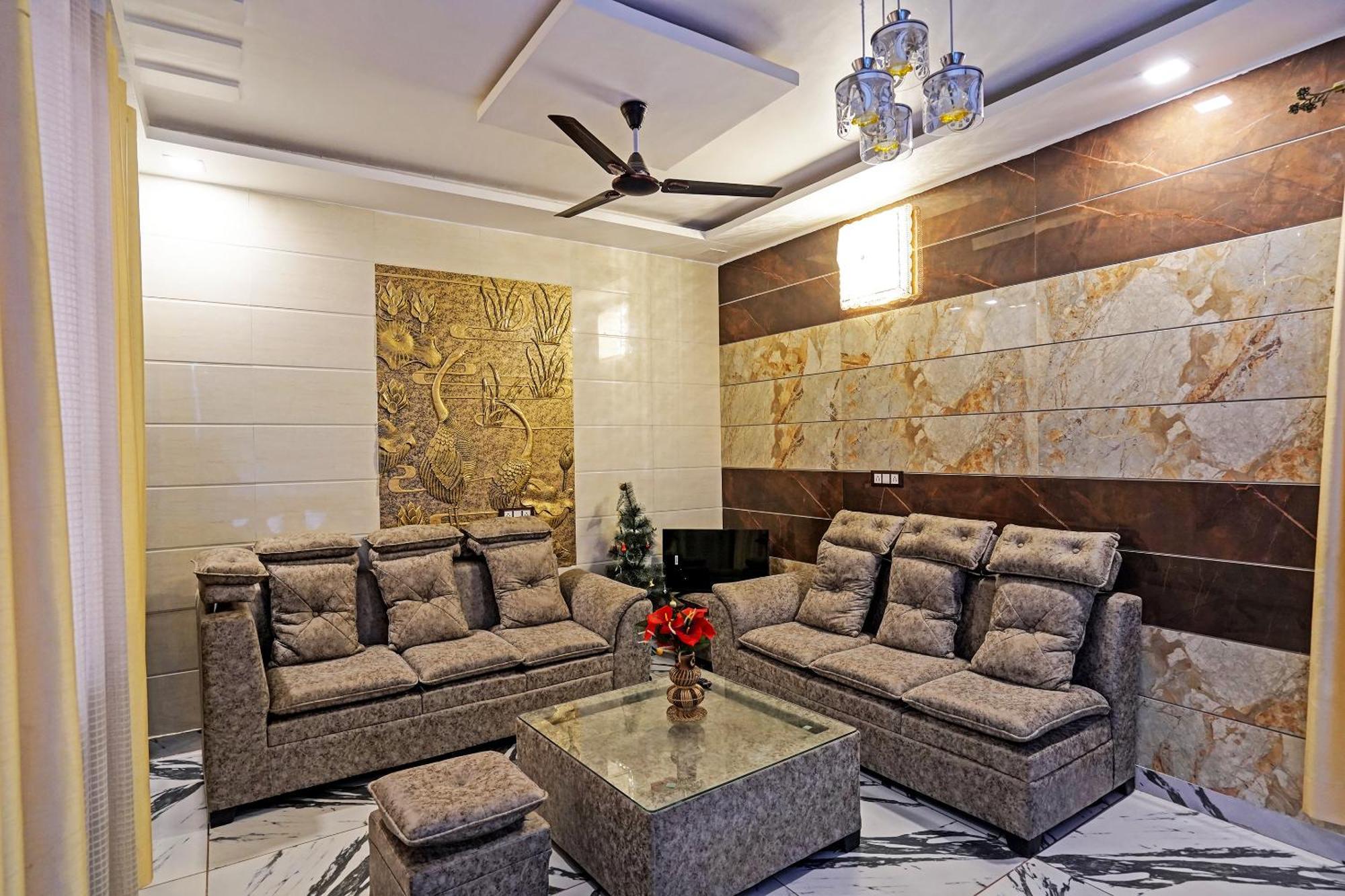Play- Platinum Sector144 Couple Friendly Hotell Noida Exteriör bild
