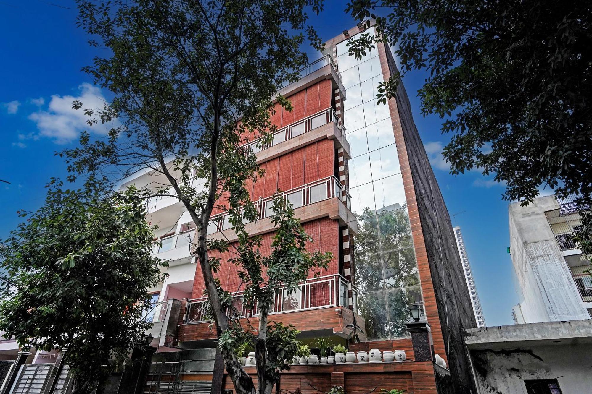 Play- Platinum Sector144 Couple Friendly Hotell Noida Exteriör bild