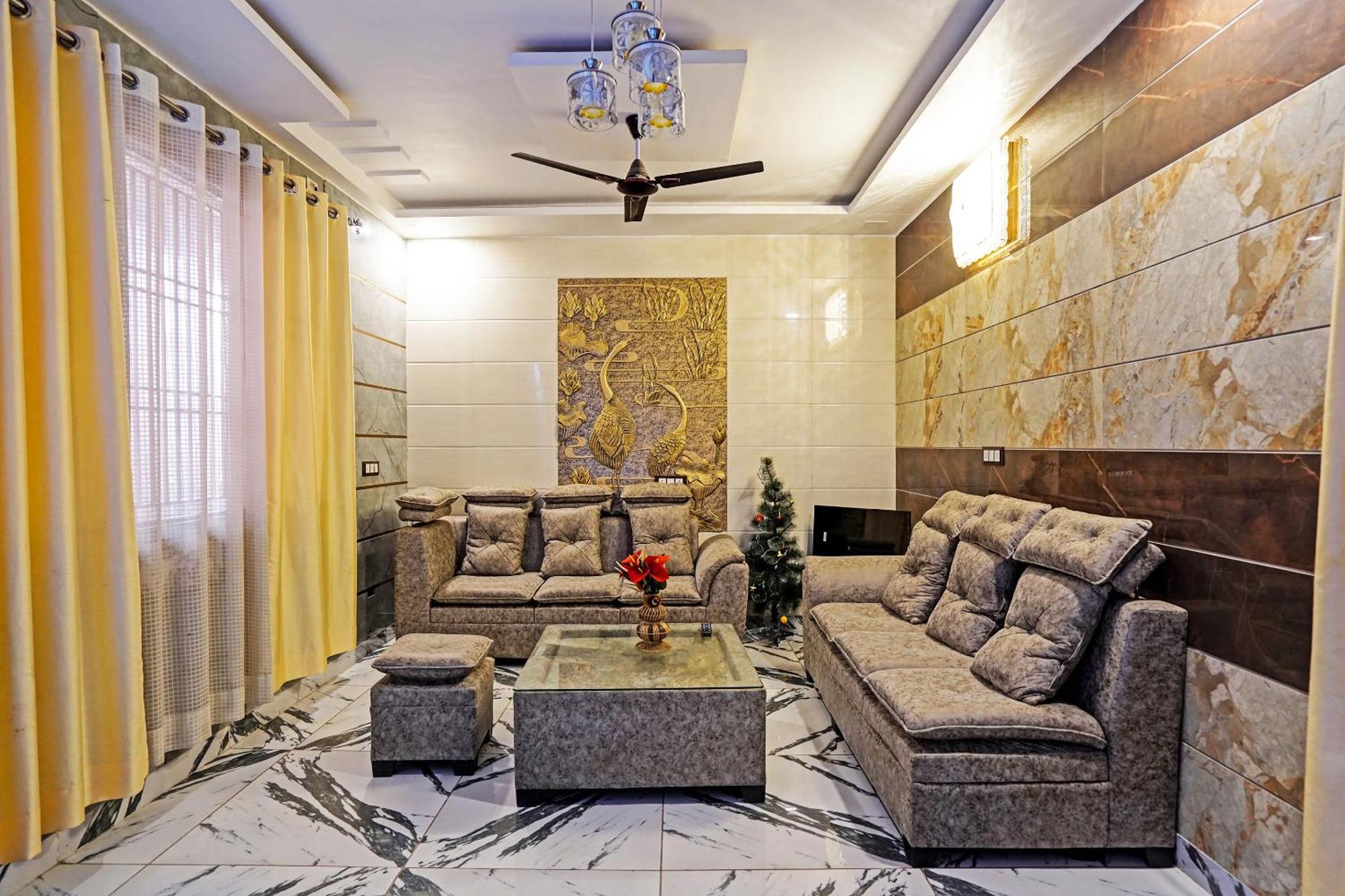 Play- Platinum Sector144 Couple Friendly Hotell Noida Exteriör bild